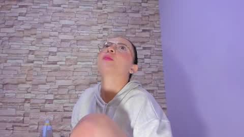 _nicollee stream preview