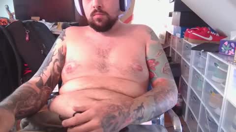 _smiley_bear27 stream preview
