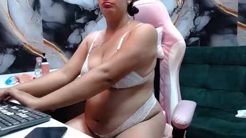 amy_moore03 stream preview