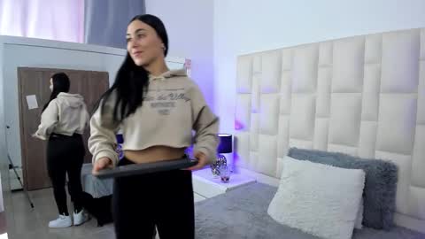 ariana_rouse_ stream preview