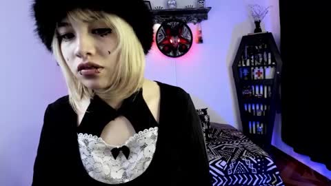 azu_moure stream preview