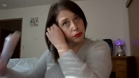 cecileesohless stream preview