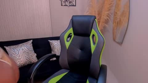 charlottecox_ stream preview