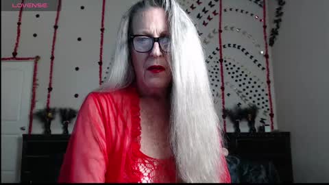 creampiekaty stream preview