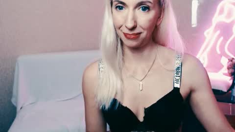 cute_smile_shy live stream