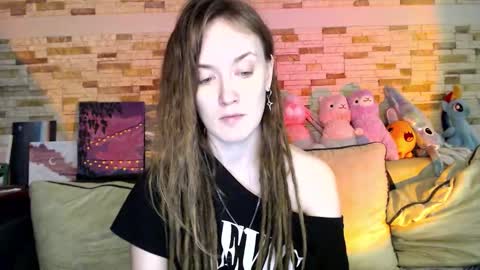 dalia_peach stream preview