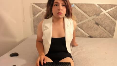 dani_flores stream preview