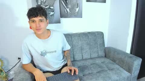 dust_couple stream preview