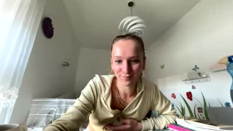 emily_in_parisss live stream