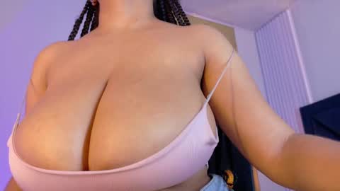 emy_leon stream preview
