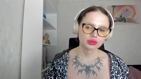 emydeliro live stream