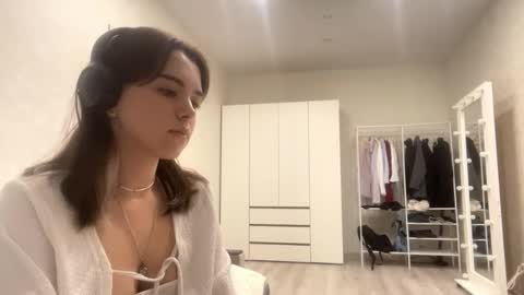 frosted_bloom stream preview