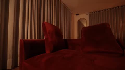 gia_curly stream preview
