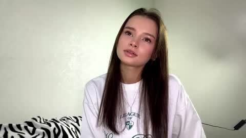 hoaarisa stream preview