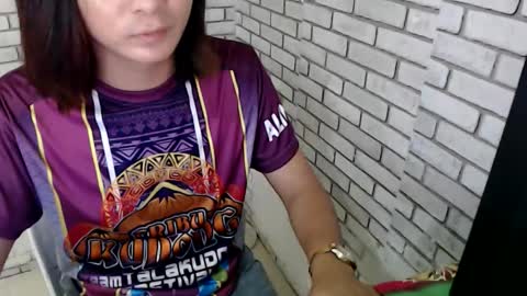 hoelykim stream preview