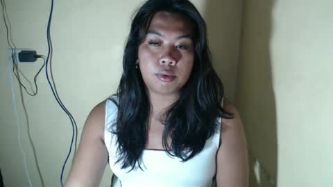 hoelylayla stream preview