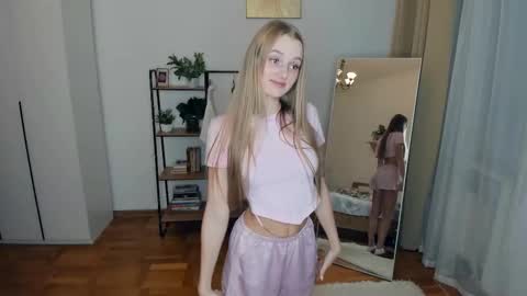 islacrimson stream preview