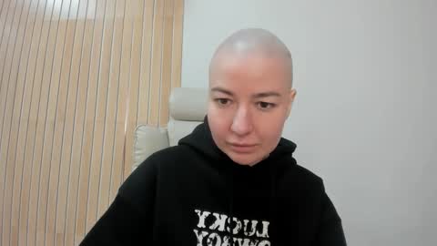 julia_bright stream preview