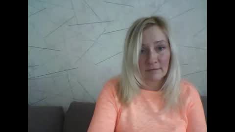 julia_mee stream preview