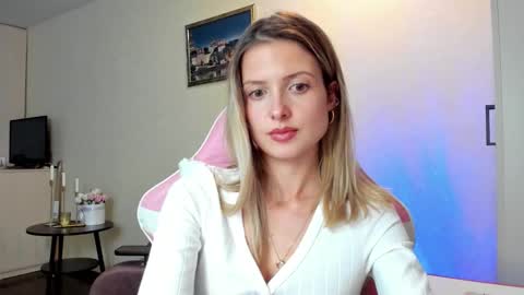 julie_flores live stream