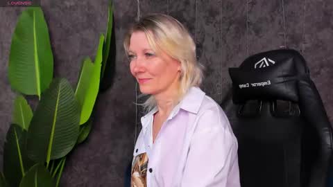 julie_lucasss stream preview