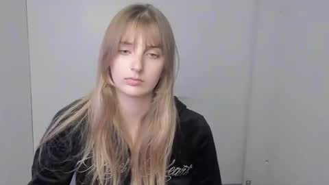 karla_flower live stream