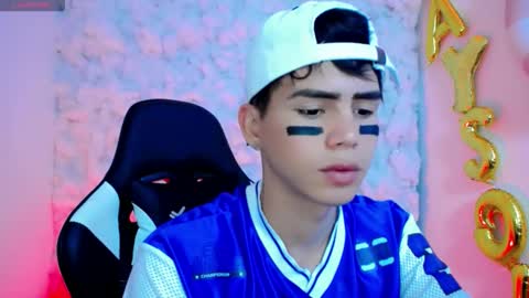 kiss_whitee stream preview