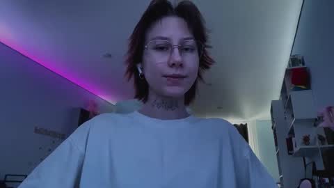 lauraleerogstad stream preview