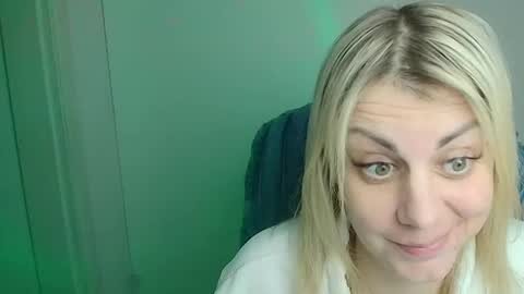 lilia_night_ stream preview