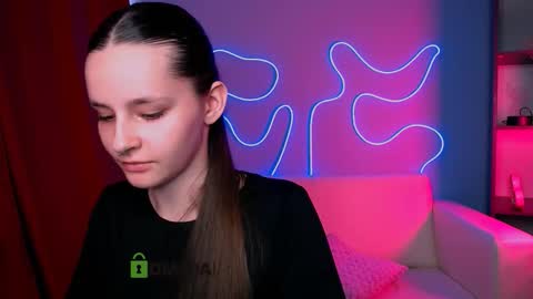 lola_shyy stream preview