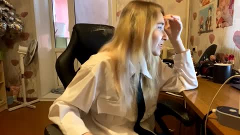 loritacoutts stream preview