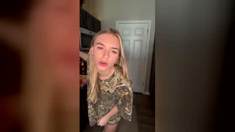 luv_birds stream preview