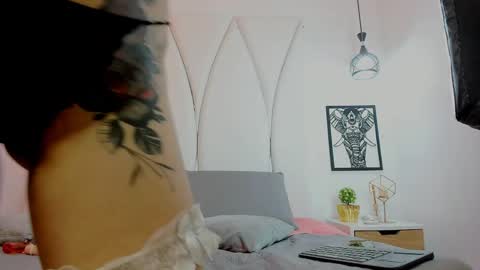 mia_reyesjs stream preview