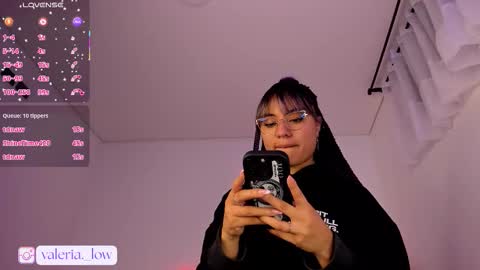 nahia_low live stream