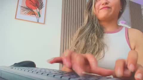 naughty_lila1 stream preview