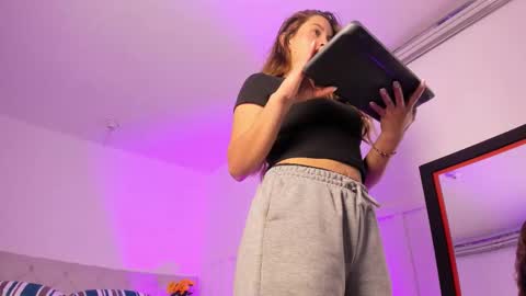 nina_kra live stream