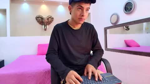 noah_85 stream preview