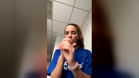 oliviaaraee live stream