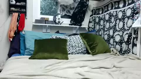 petite_emeri live stream