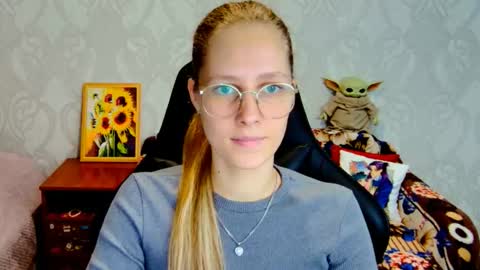 roxie_shy stream preview