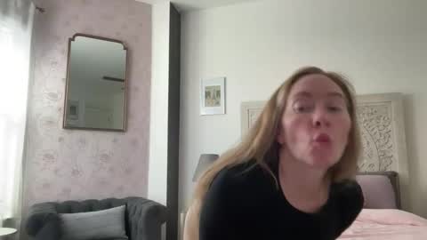 sarahgiroux86 stream preview