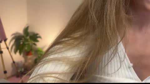 say_loveyou stream preview