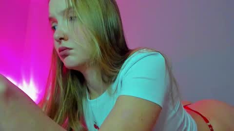 silky_huzelnut stream preview