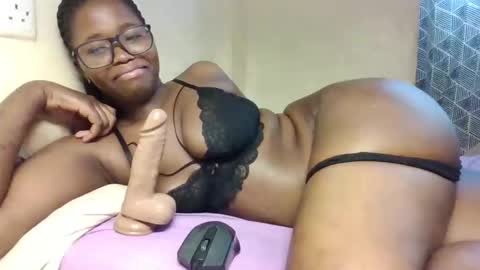 snow_ella stream preview