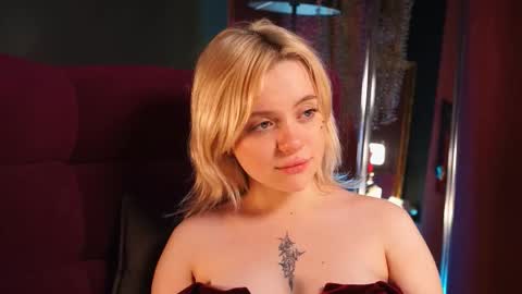 softie_blonde stream preview