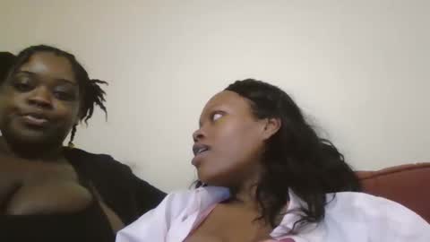 themilfinmama live stream