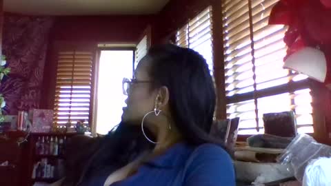 uniquemamis stream preview