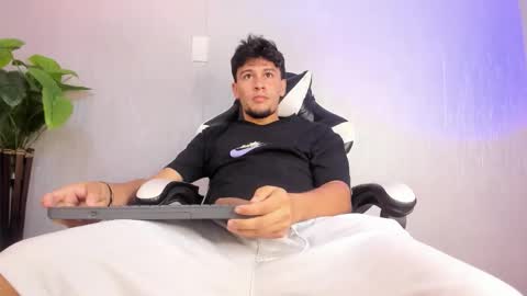 valetino_stonee stream preview