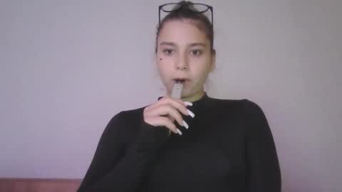 velveted_ivy stream preview