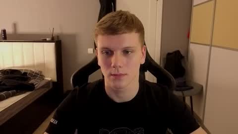 vivienneee777 stream preview